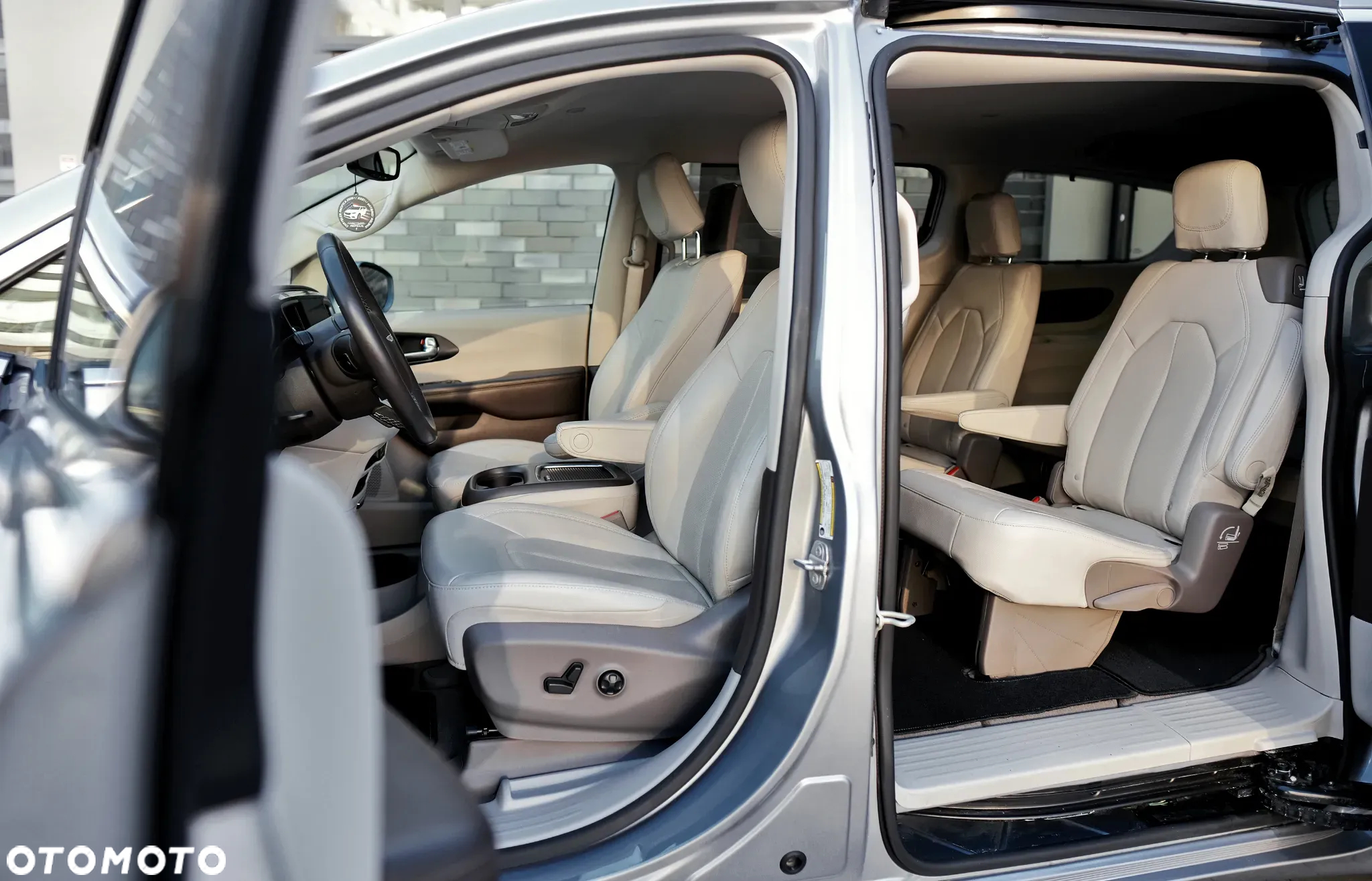 Chrysler Pacifica - 28