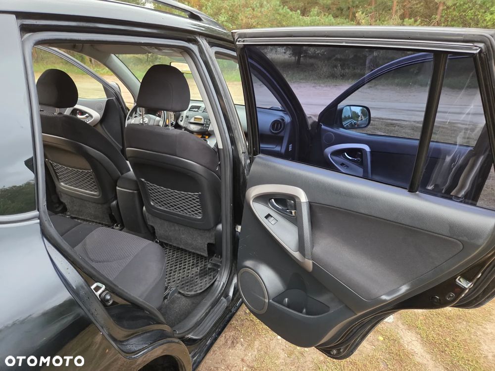 Toyota RAV4 2.2 D-4D Premium - 9