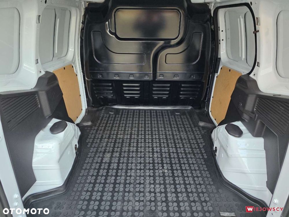 Ford Transit Courier - 14