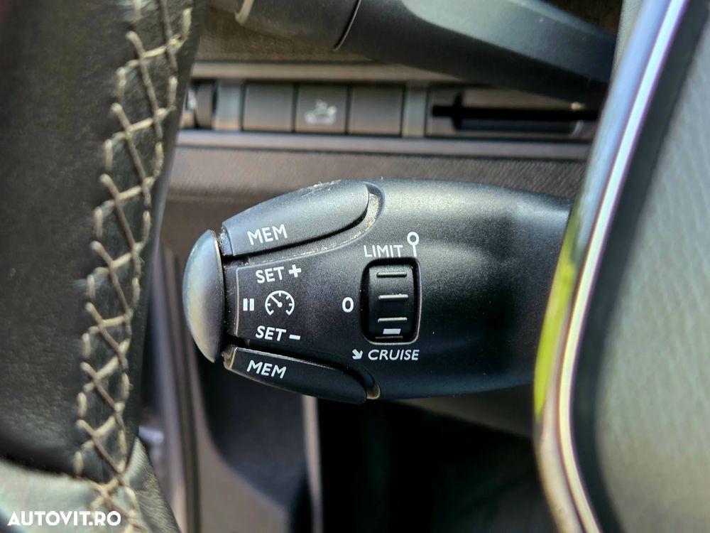 Peugeot 3008 PureTech 130 Stop & Start GPF Allure - 25