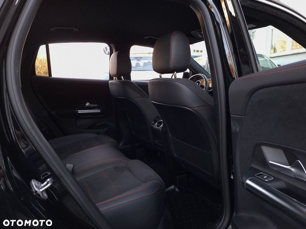 Mercedes-Benz GLA - 14