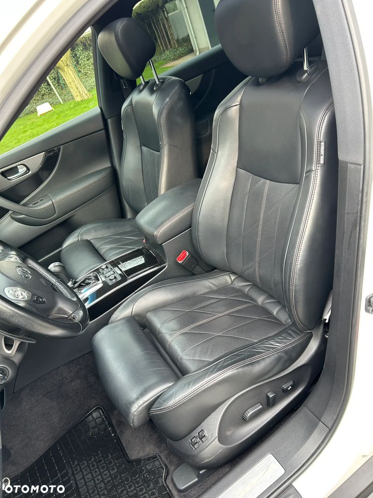 Infiniti QX70 3.7 AWD Design - 22