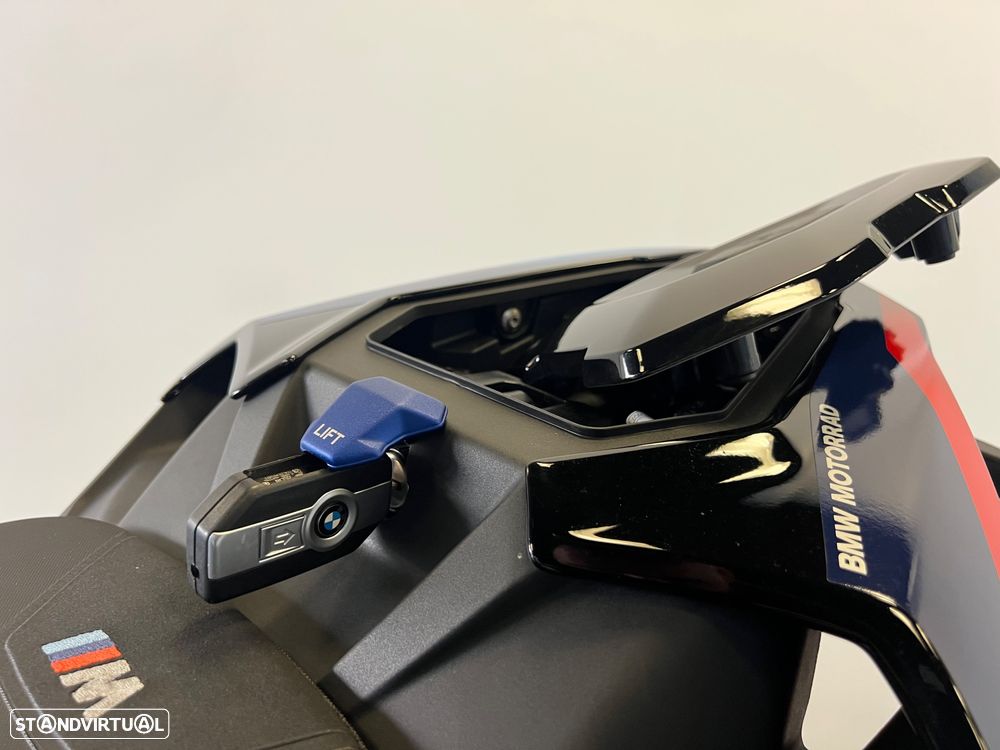 BMW M 1000 R M Competition - Carbon / Akrapovic - 37