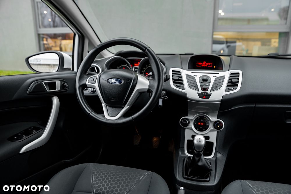 Ford Fiesta 1.6 Ti-VCT Titanium - 24