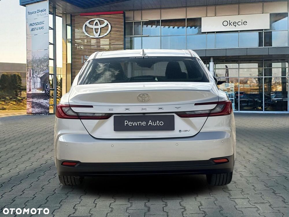 Toyota Camry - 5