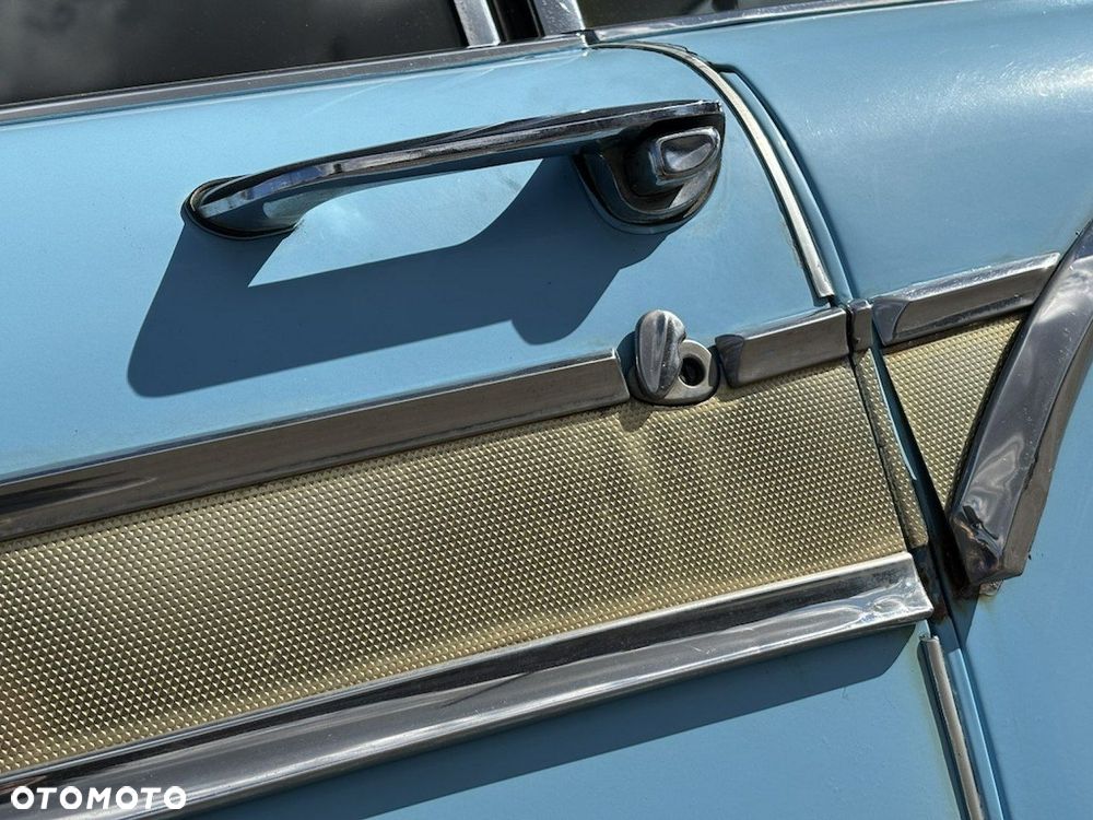 Ford Fairlane - 30