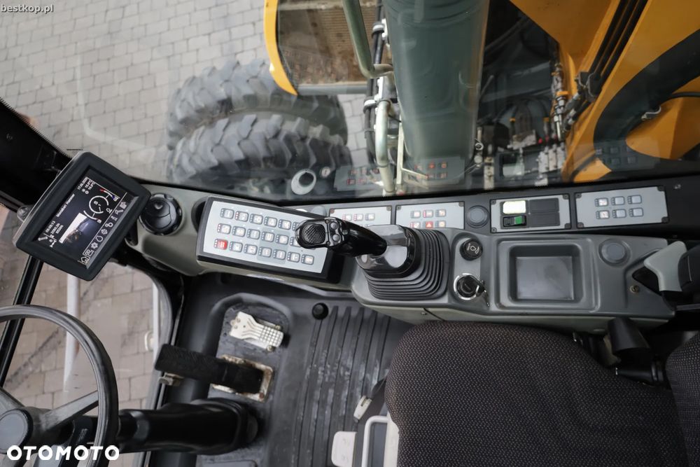 Liebherr A918 Compact - 32