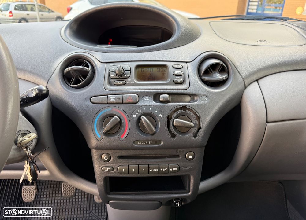 Toyota Yaris 1.0 Sol - 19