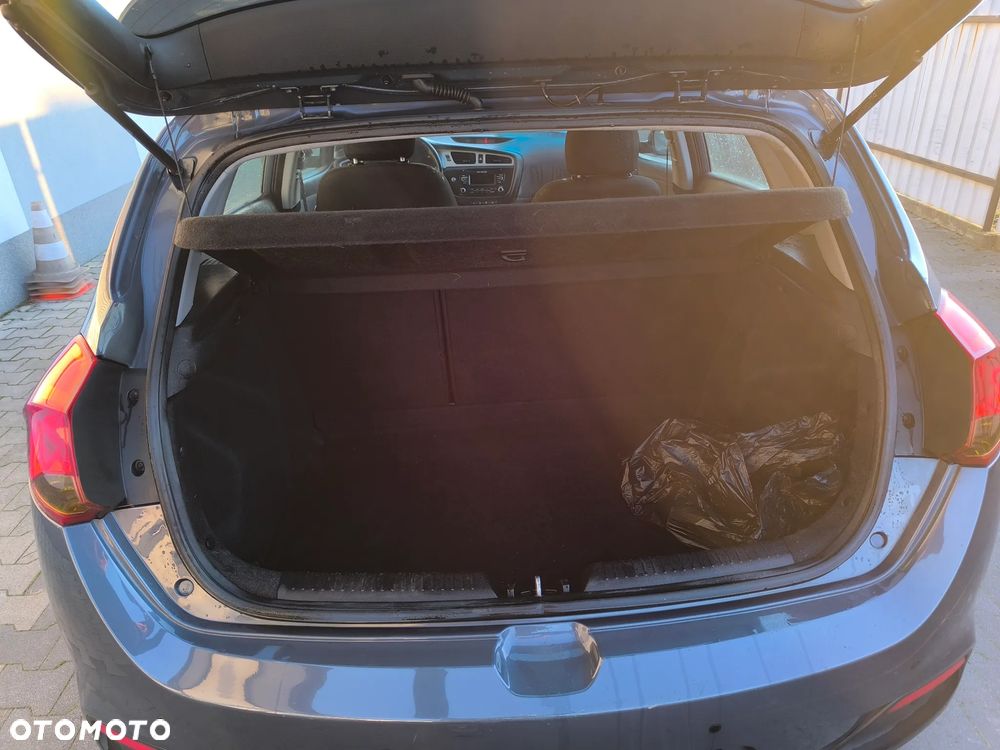 Kia Ceed 1.4 CVVT Dream-Team Edition - 15