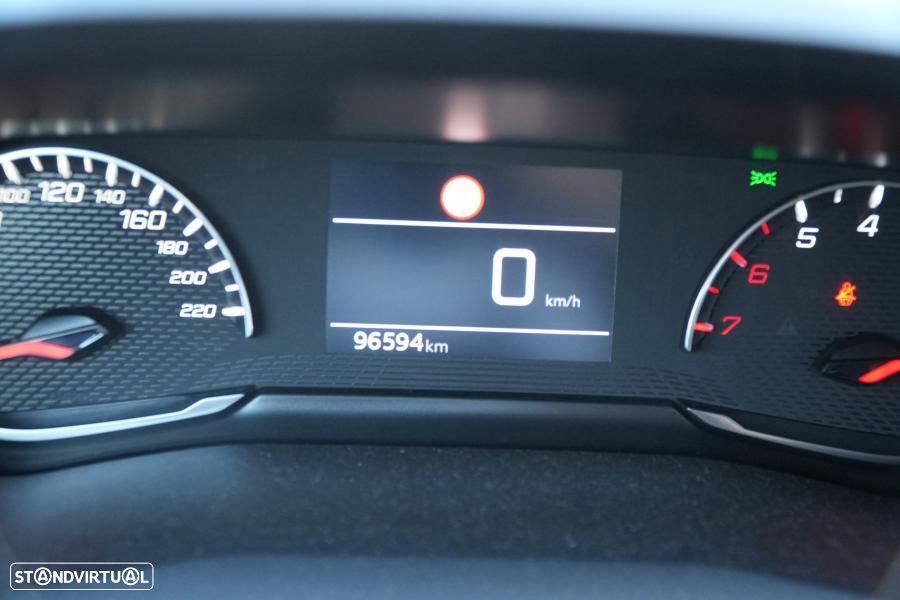 Peugeot 2008 1.2 PureTech Active Pack - 12