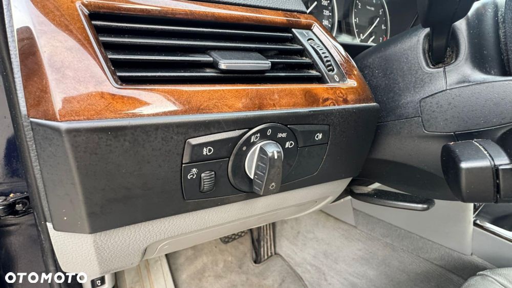 BMW Seria 5 523i - 38