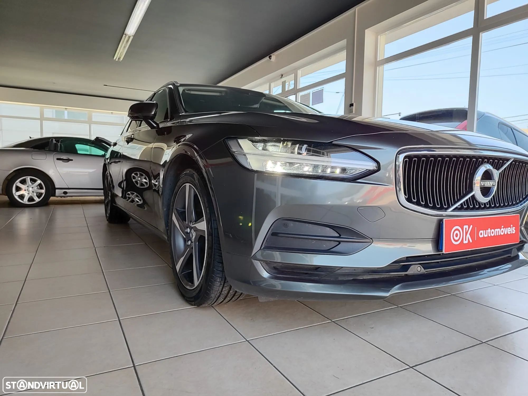 Volvo V90 2.0 D4 Momentum Geartronic - 1