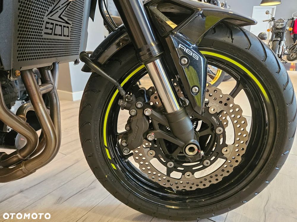 Kawasaki Z 900 - 12