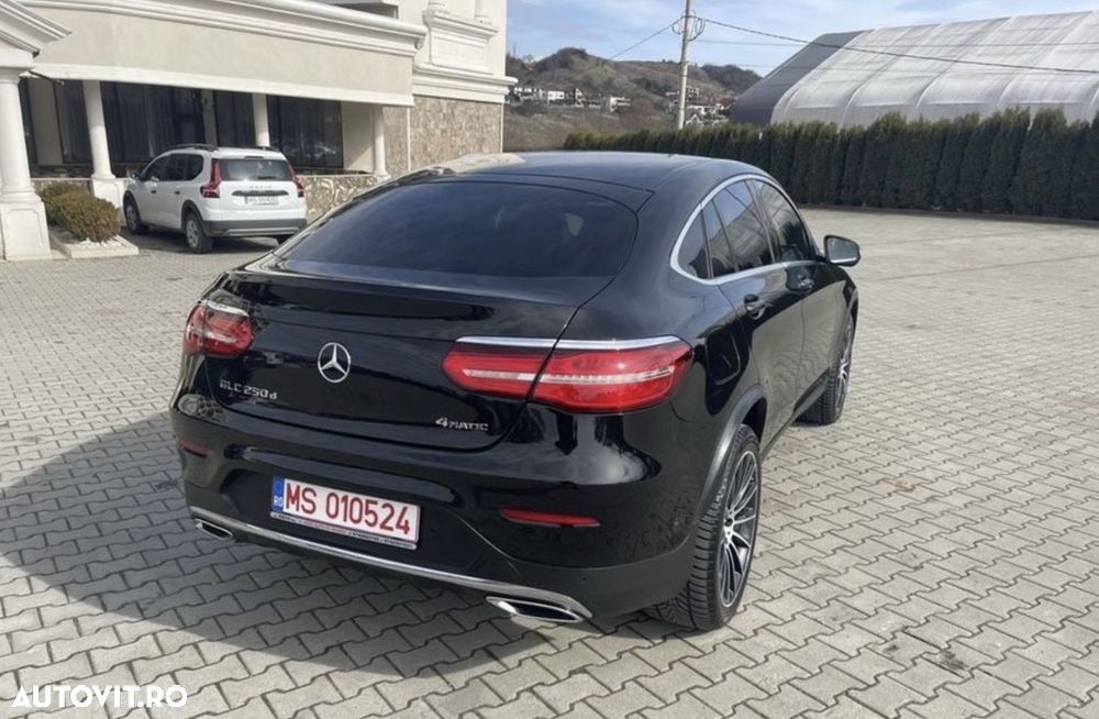 Mercedes-Benz GLC Coupe 250 d 4Matic 9G-TRONIC AMG Line - 25