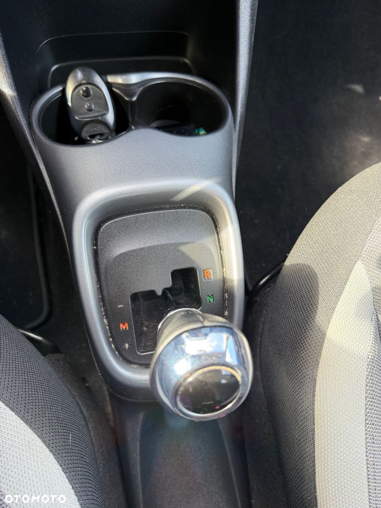 Toyota Aygo x.shift x-play connect - 15