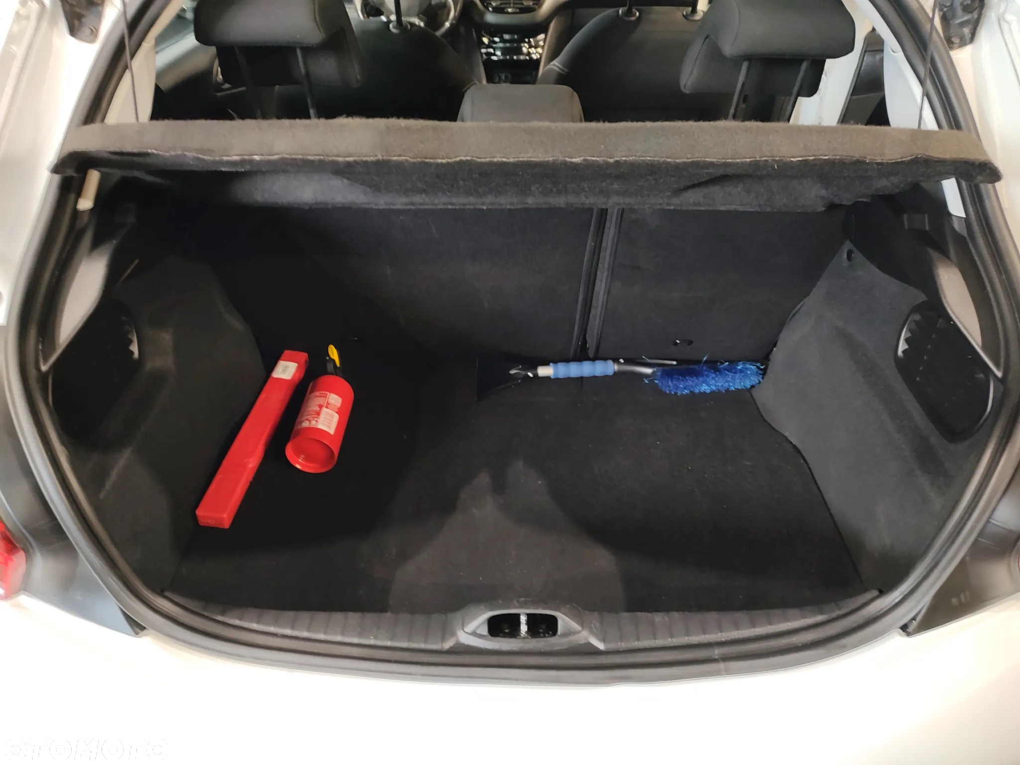 Peugeot 208 1.2 PureTech Allure - 12