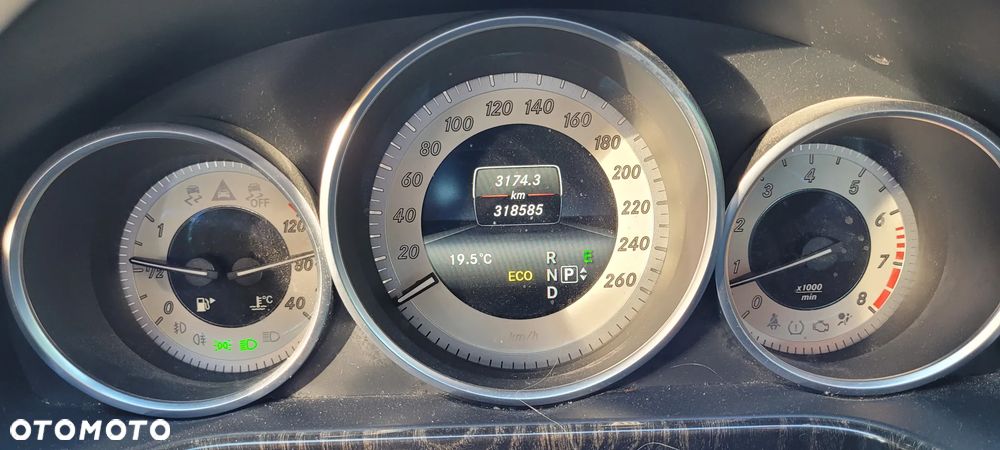 Mercedes-Benz Klasa E 200 7G-TRONIC Elegance - 26