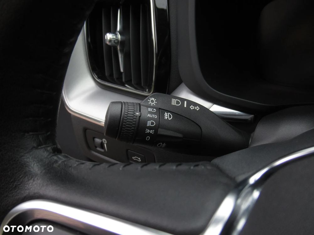 Volvo XC 60 T4 Momentum Pro - 13