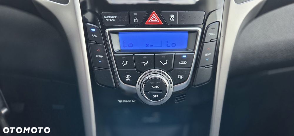 Hyundai i30 blue 1.6 CRDi YES Silver - 26