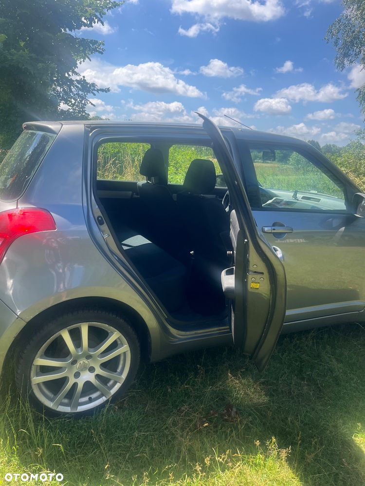Suzuki Swift - 4