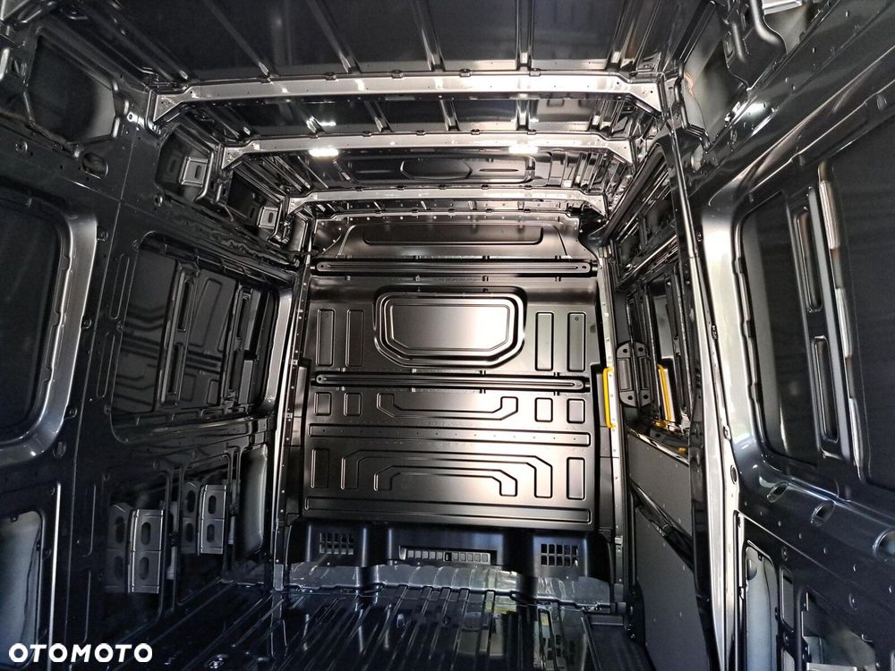 Volkswagen Crafter 35 furgon 177km Automat 3640 - 14