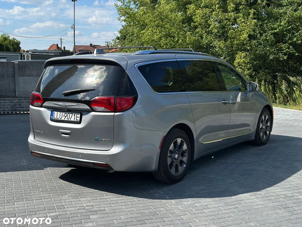 Chrysler Pacifica - 4