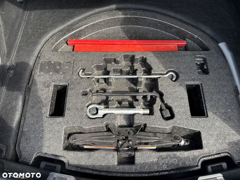 Toyota Corolla 2.0 Hybrid Comfort - 28