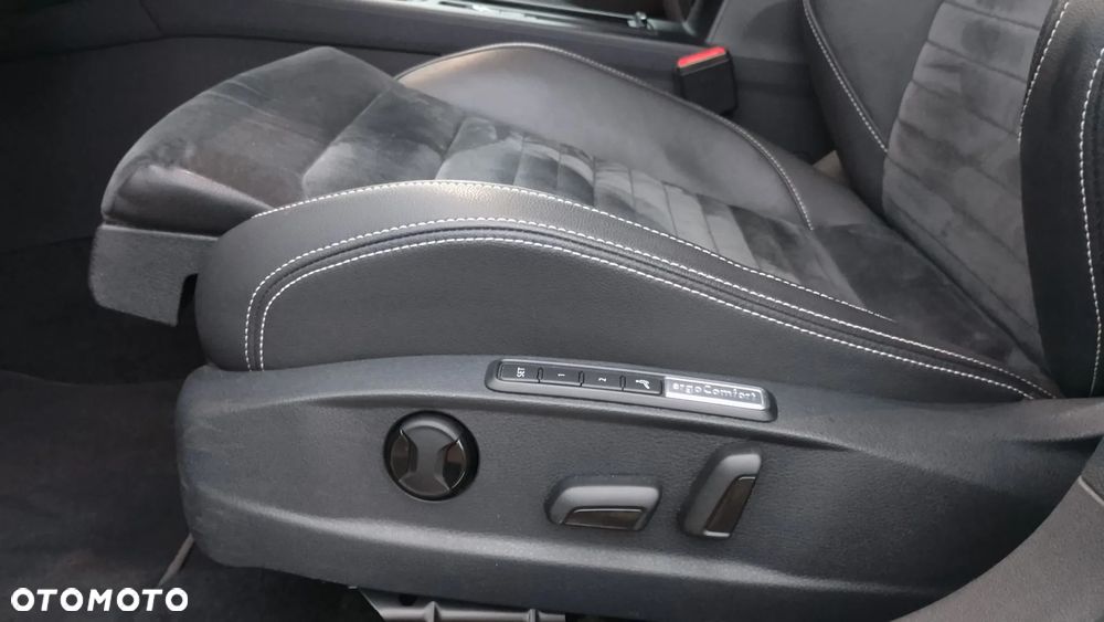 Volkswagen Passat 2.0 TDI 4Mot Elegance DSG - 24