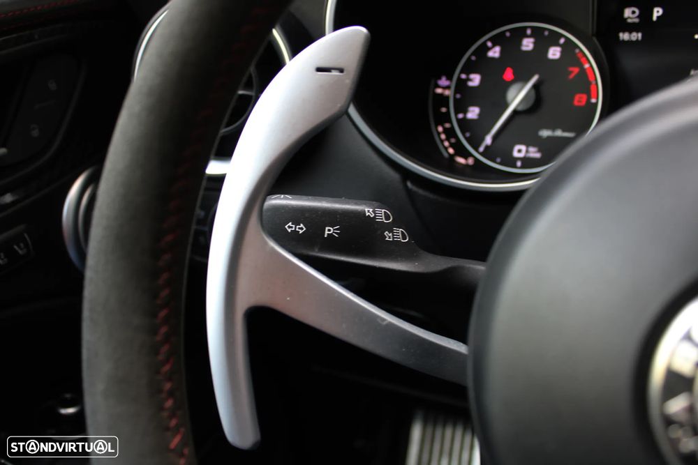 Alfa Romeo Stelvio V6 2.9 Bi-Turbo AT8-Q4 Quadrifoglio - 38