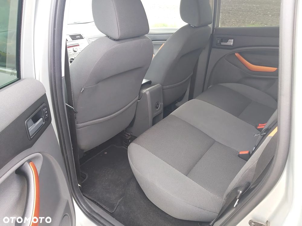 Ford Kuga 2.0 TDCi 2x4 Titanium - 9