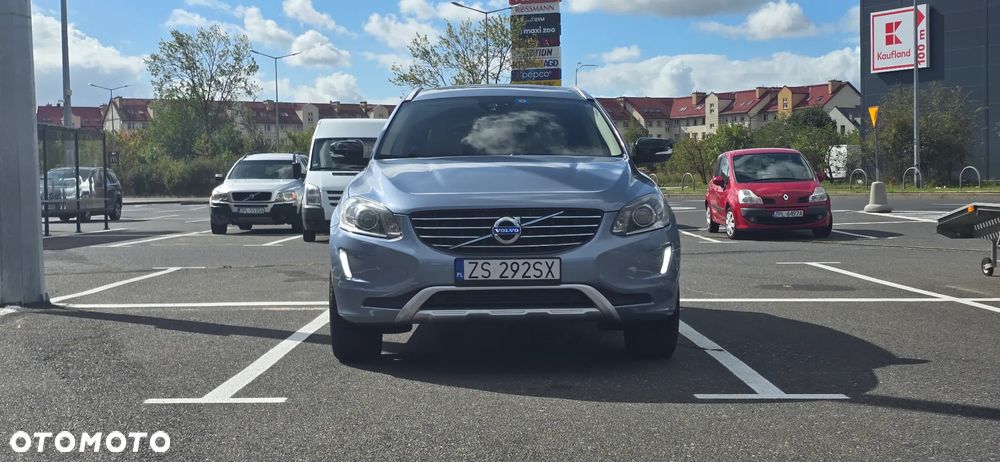 Volvo XC 60 T6 AWD Drive-E Momentum - 2