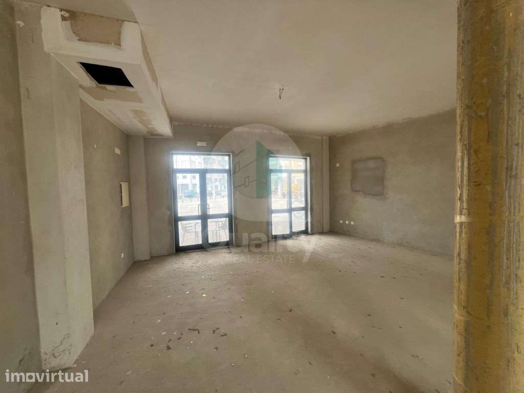 LOJA RÉS DO CHÃO COM 93,4 m² - COM POTENCIAL PARA TRANSFORMAR EM HA... - Grande imagem: 2/23