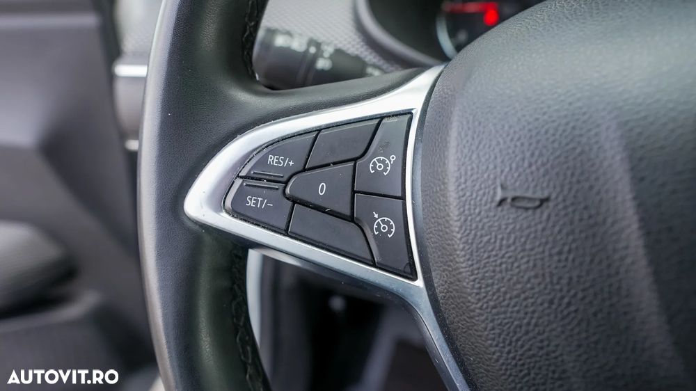 Dacia Logan TCe 90 Essential - 16