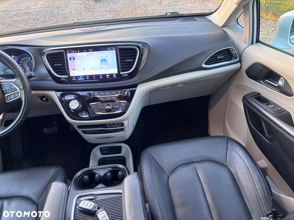 Chrysler Pacifica - 32