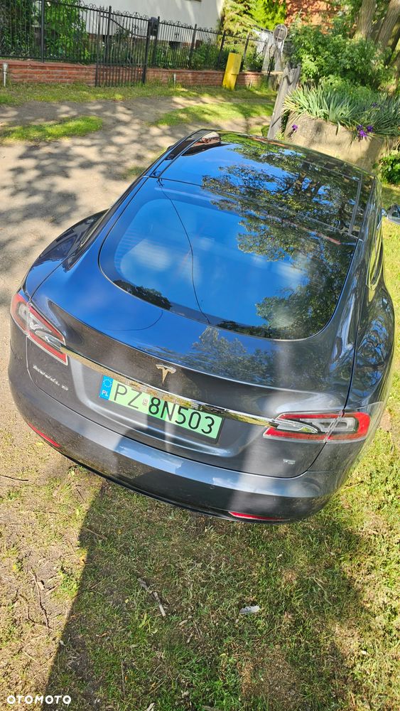 Tesla Model S - 15