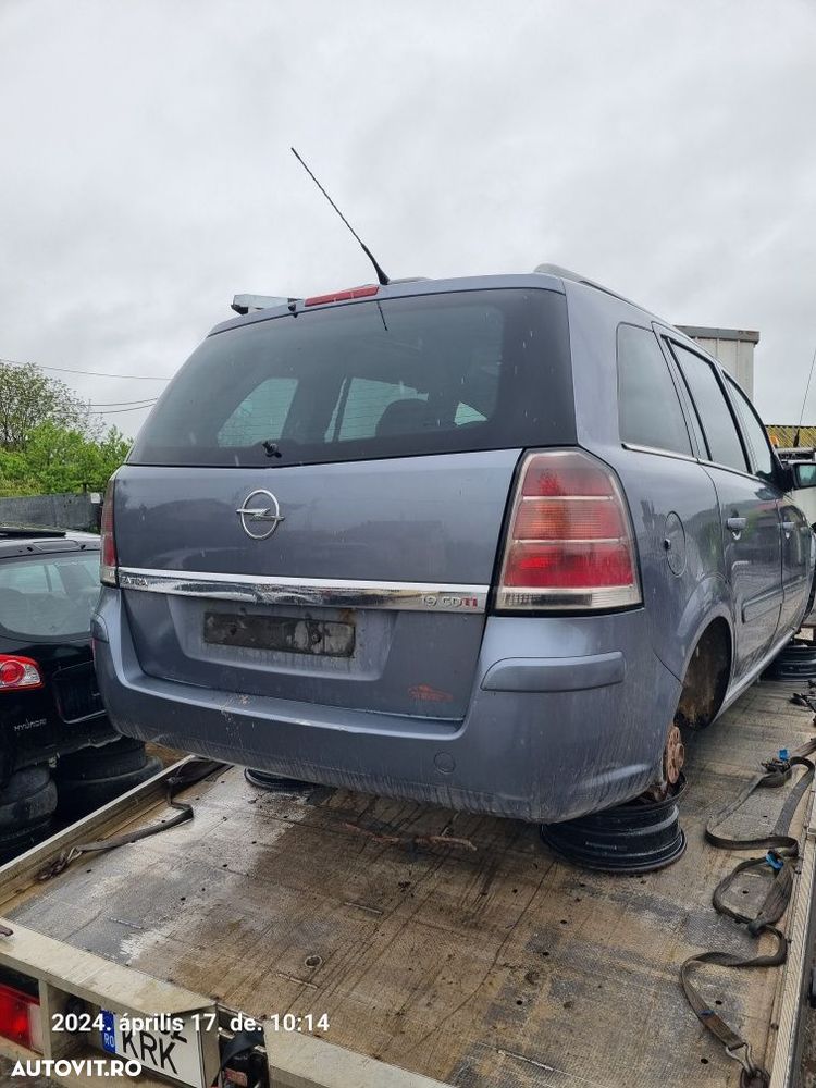 Dezmembram Opel Zafira B 1.9CDTI - 3