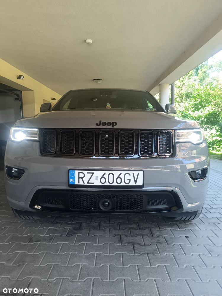 Jeep Grand Cherokee - 36