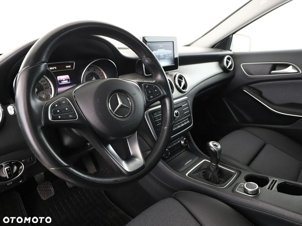 Mercedes-Benz GLA 200 Style - 15