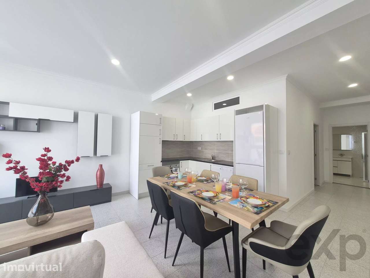 Grande Apartamento T0+1 renovado, mobilado. - Grande imagem: 2/16