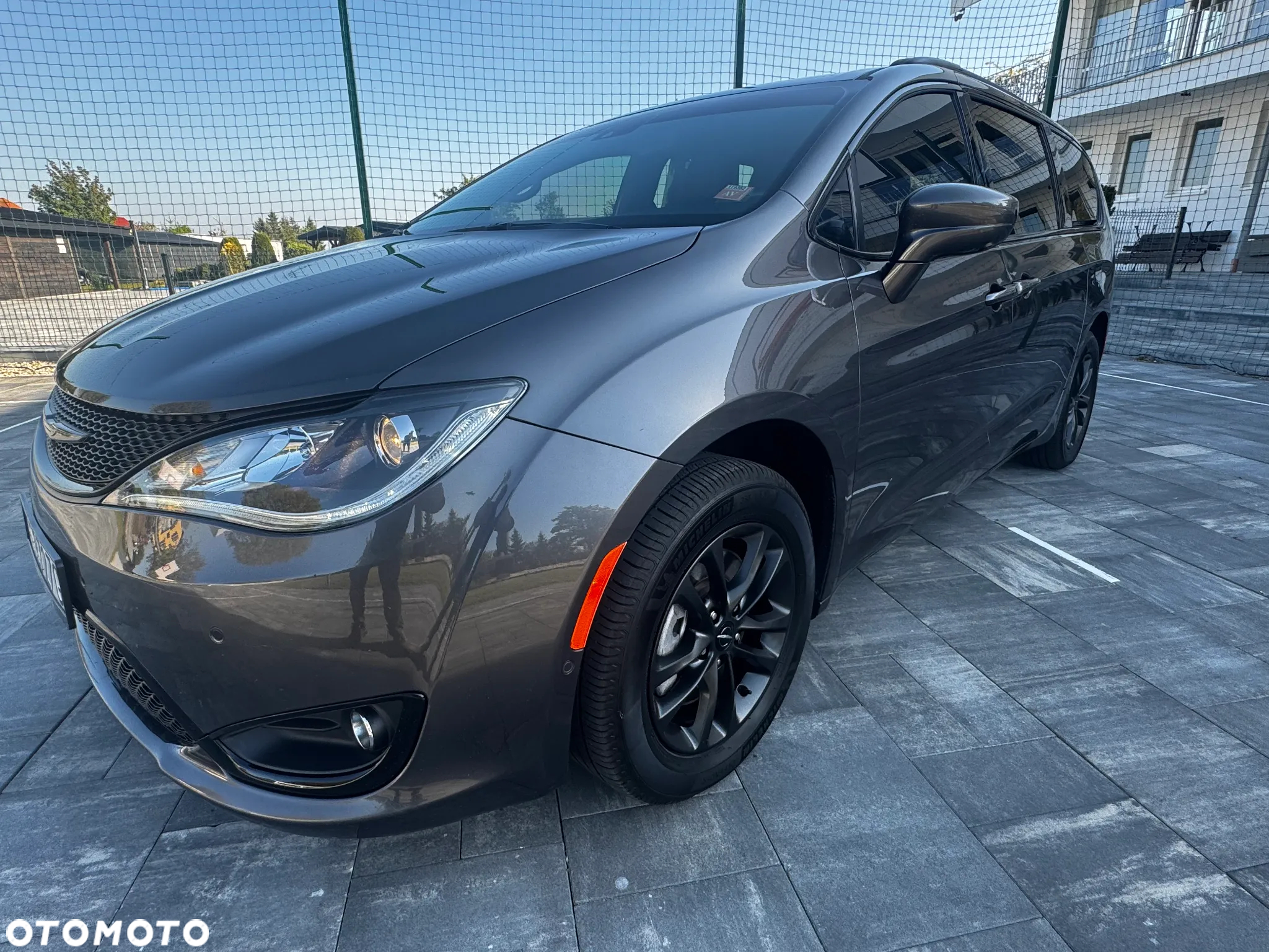 Chrysler Pacifica - 10