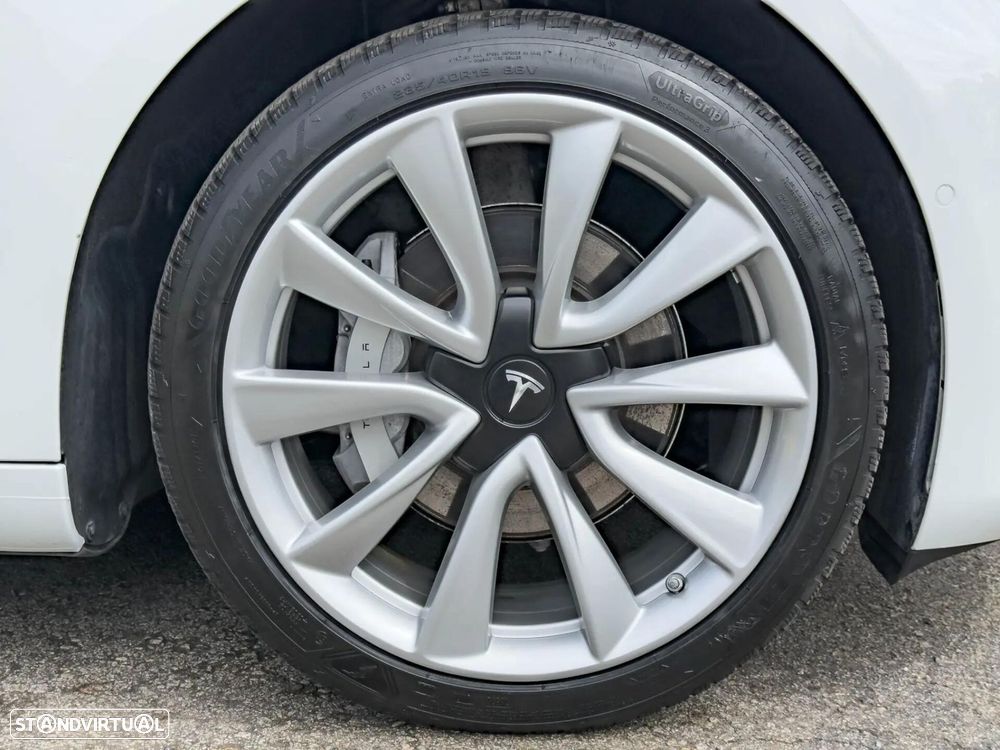 Tesla Model 3 - 5