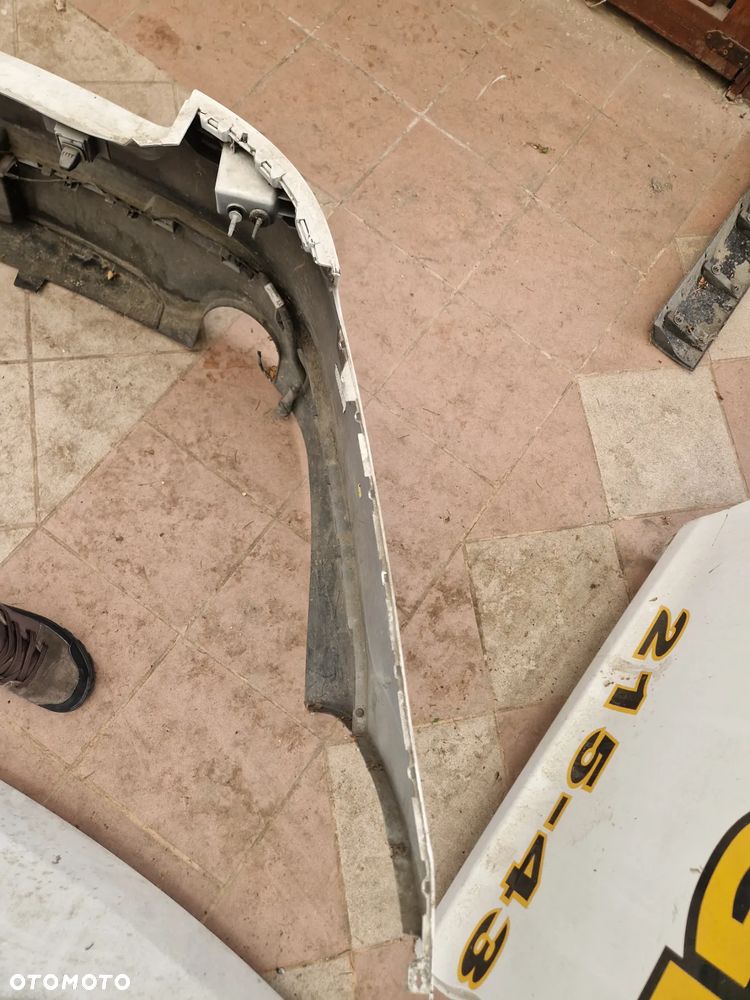 Ford Taurus Tylny Zderzak 2015 - 7