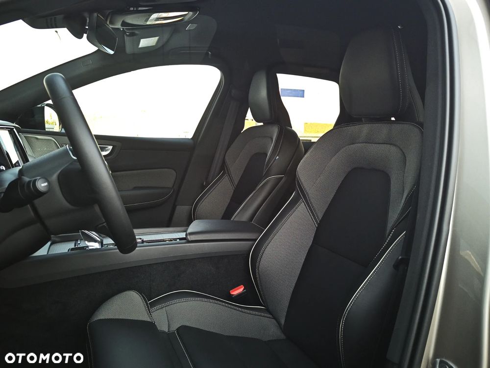 Volvo XC 60 B4 B Plus Dark - 11