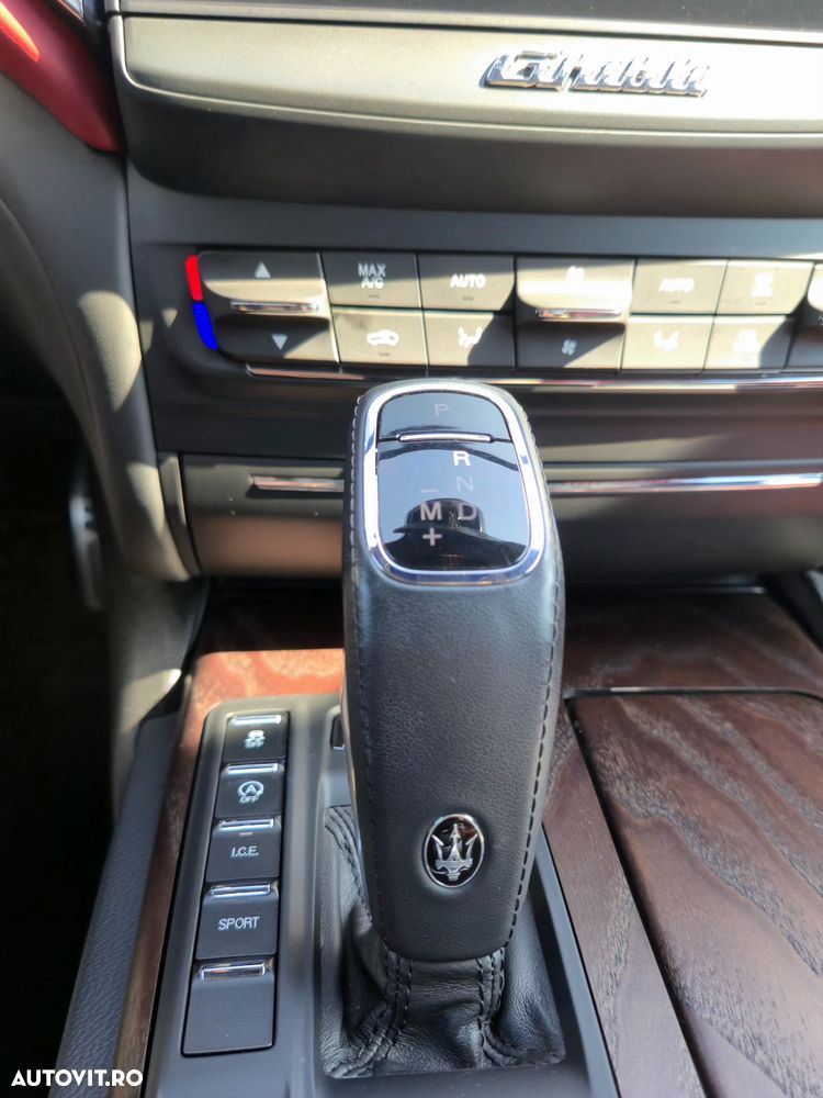 Maserati Ghibli GranLusso - 12