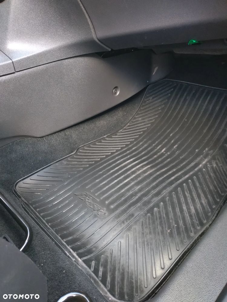 Ford Fiesta - 13