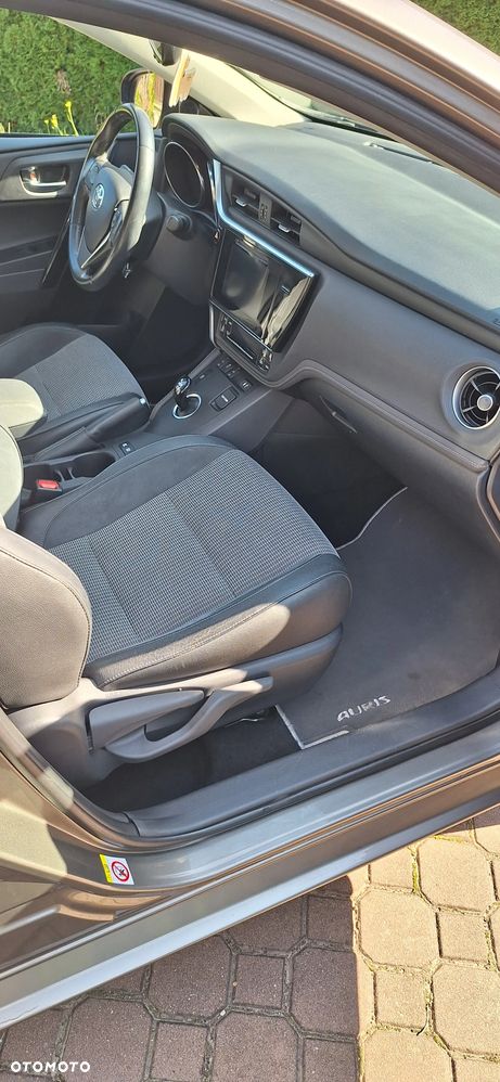 Toyota Auris Hybrid 135 Premium - 8