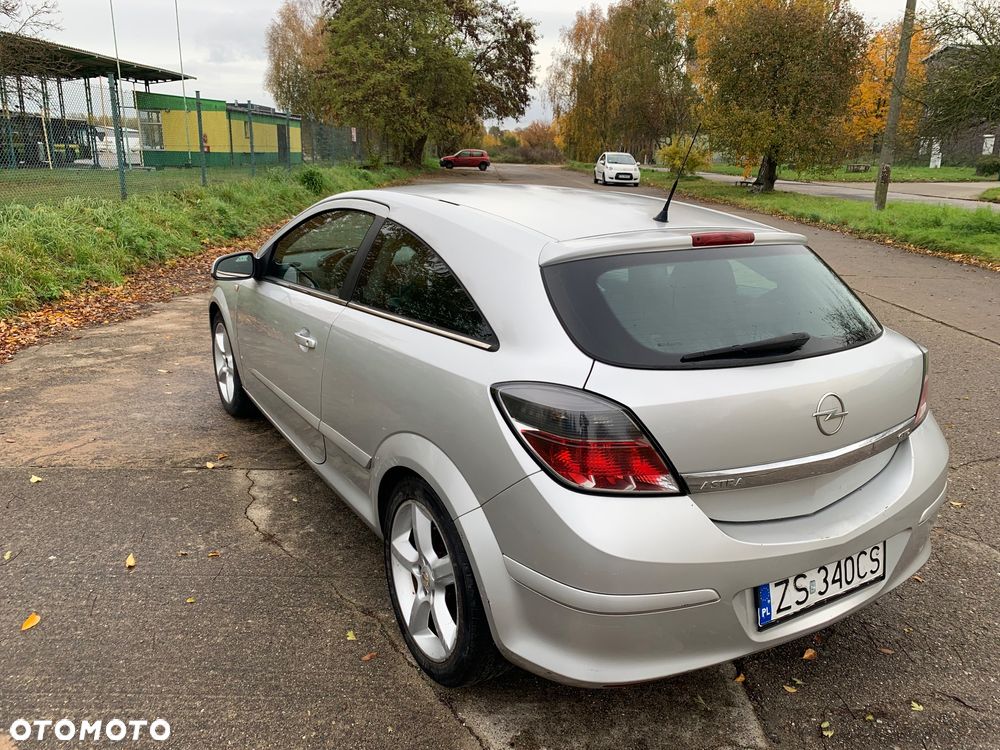 Opel Astra GTC 1.6 Cosmo - 3