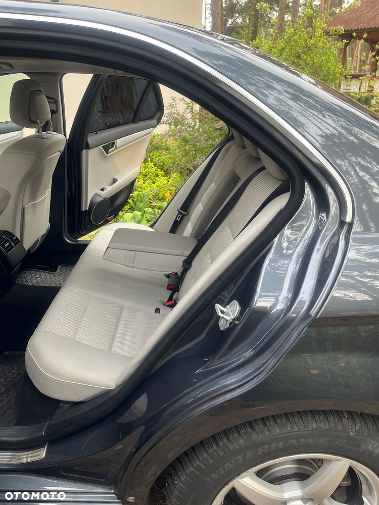 Mercedes-Benz Klasa C 180 CGI Automatik BlueEFFICIENCY Avantgarde - 5