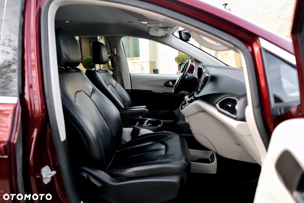 Chrysler Pacifica - 23