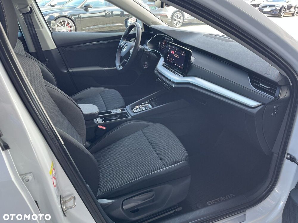 Skoda Octavia 2.0 TDI Selection DSG - 25